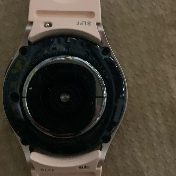 SAMSUNG GALAXY WATCH5 GOLD TONE WITH CHARGER - Picture 2 of 5